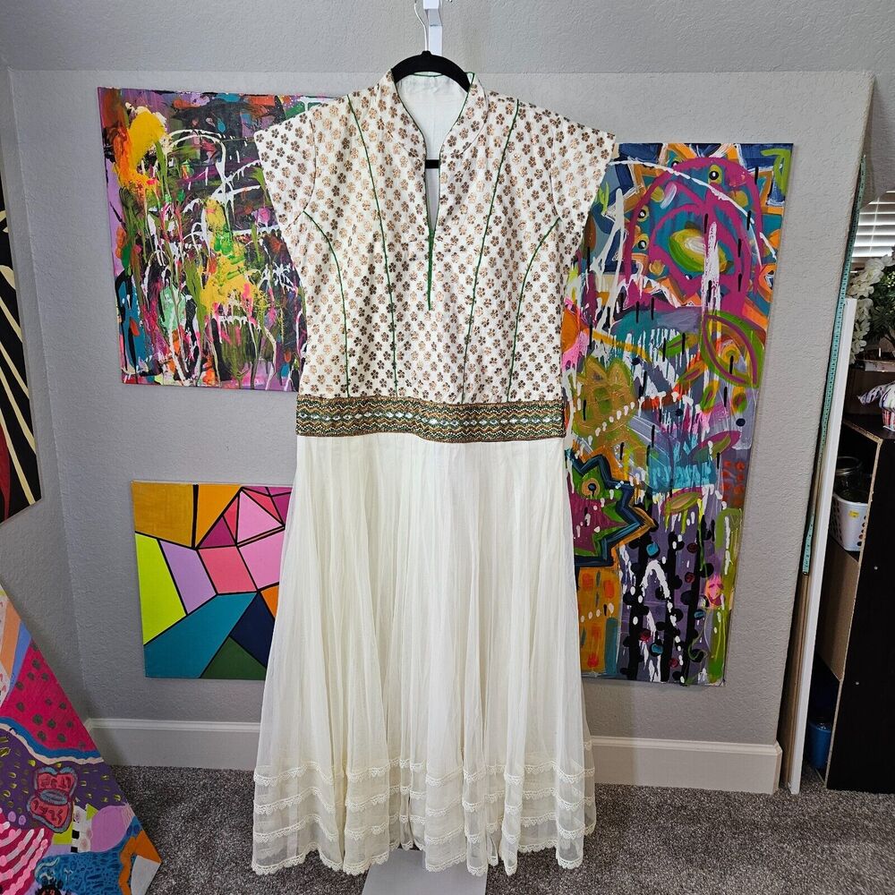 Pakistani Bollywood Women Salwar Suit Embroidered Lace Lined Size Small READ